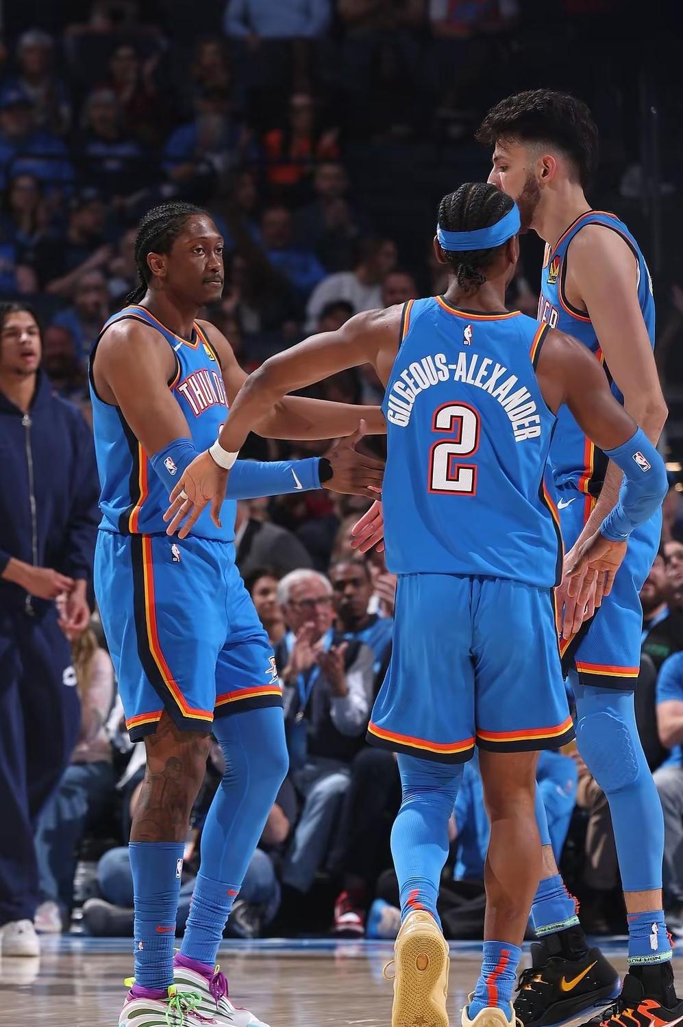 九游官网-赛地聚焦：社区盾清晨热度飙升；俄克拉荷马雷霆主帅复盘；话题不断；控场能力受关注(俄克拉荷马雷霆vs底特律活塞)