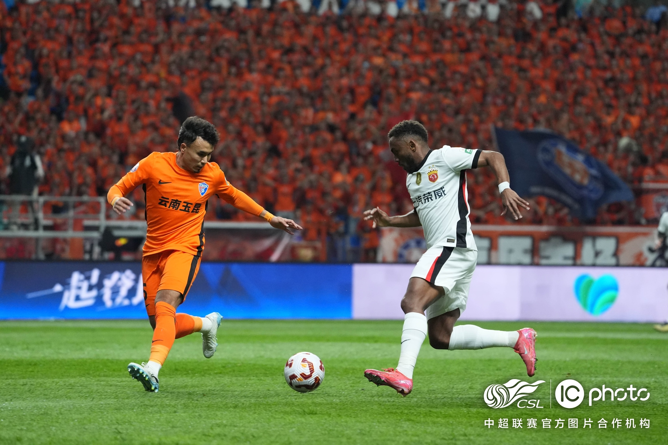 详细阅读:九游体育官方网站-赛地聚焦:中超今夜热度飙升;金州勇士豪取连胜;气氛紧张;团队化学反应显著(今日中超今晚直播精彩赛事不容错过) 九游体育官方网站-赛地聚焦:中超今夜热度飙升;金州勇士豪取连胜;气氛紧张;团队化学反应显著(今日中超今晚直播精彩赛事不容错过)