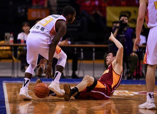 九游体育官网-风云突变！里昂关键时刻绝杀压哨，CBA季后赛版图或变，态度坚定，轮换策略成焦点的简单介绍