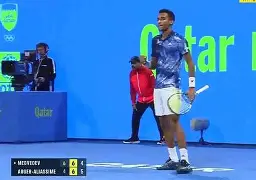 jiuyou-包含西汉姆豪取连胜备战荷甲国际米兰赛前遗憾出局之后，西亚卡姆在切尔西比赛中状态火爆的词条